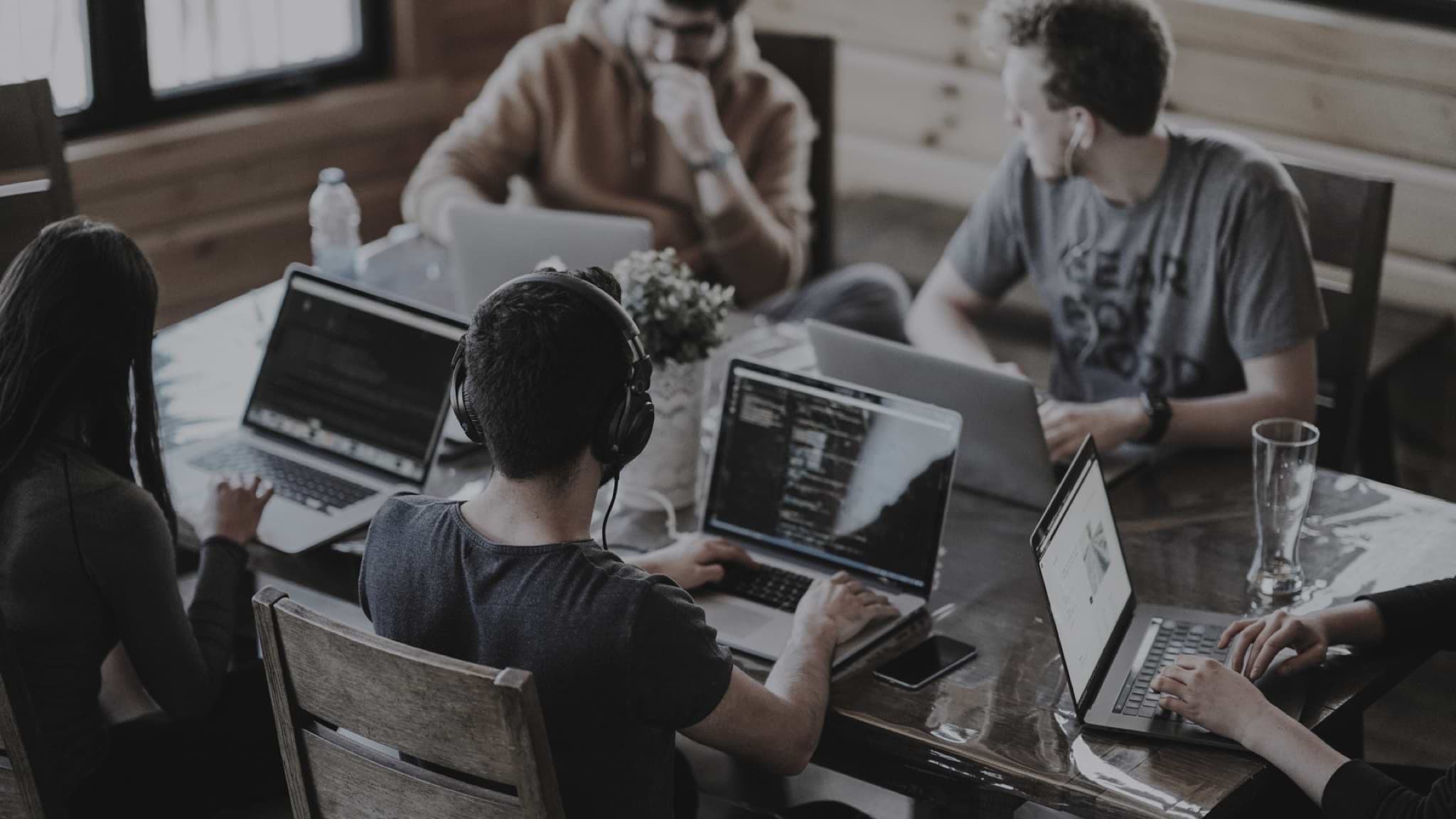 UaiTec interface showing AI-generated keypoints, interactive summaries, Q&A with timestamps, speaker-labeled transcripts, and specialized document templates